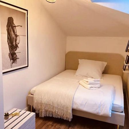 Bali Home Stylische Wohnung Mit Terrasse Шёнефельд Экстерьер фото