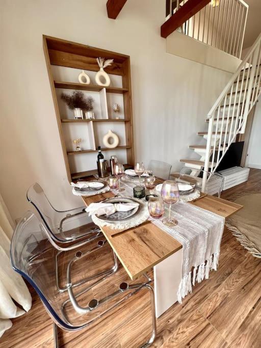 Bali Home Stylische Wohnung Mit Terrasse Шёнефельд Экстерьер фото