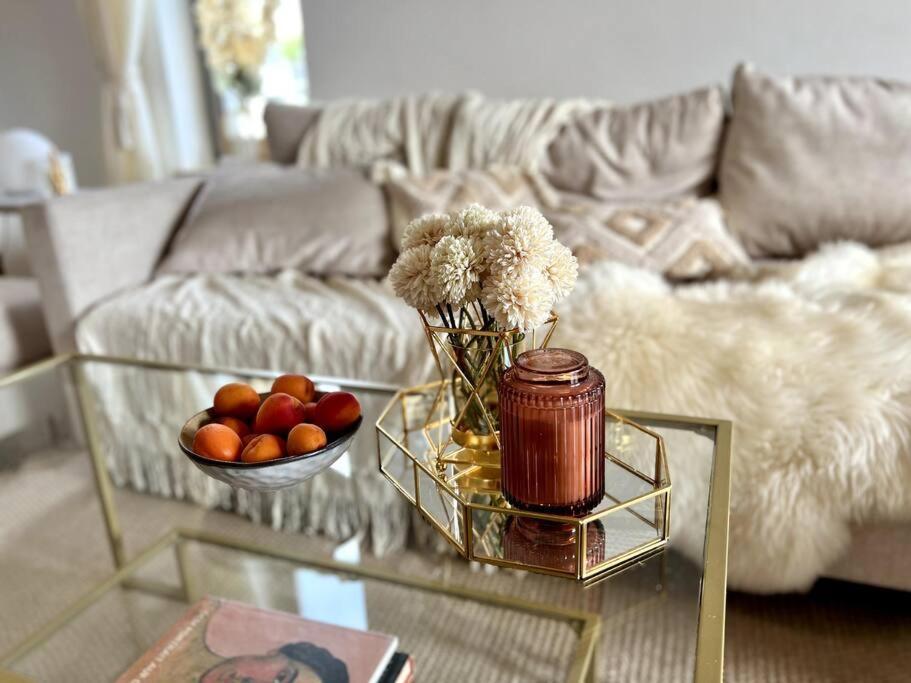 Bali Home Stylische Wohnung Mit Terrasse Шёнефельд Экстерьер фото