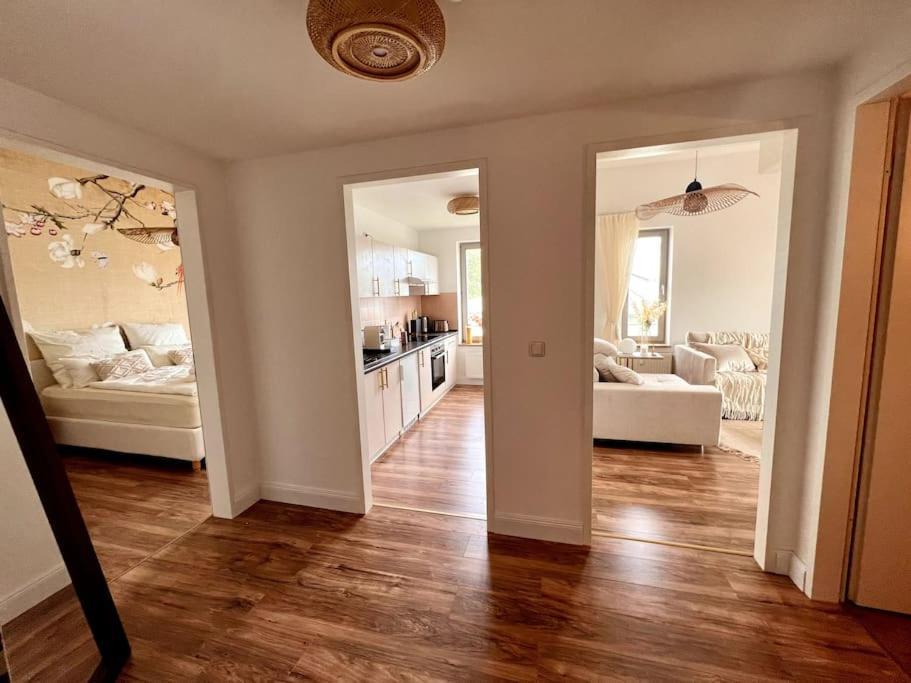 Bali Home Stylische Wohnung Mit Terrasse Шёнефельд Экстерьер фото