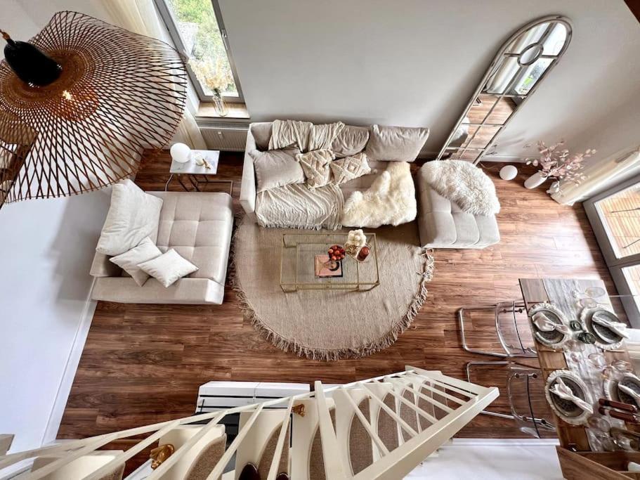 Bali Home Stylische Wohnung Mit Terrasse Шёнефельд Экстерьер фото