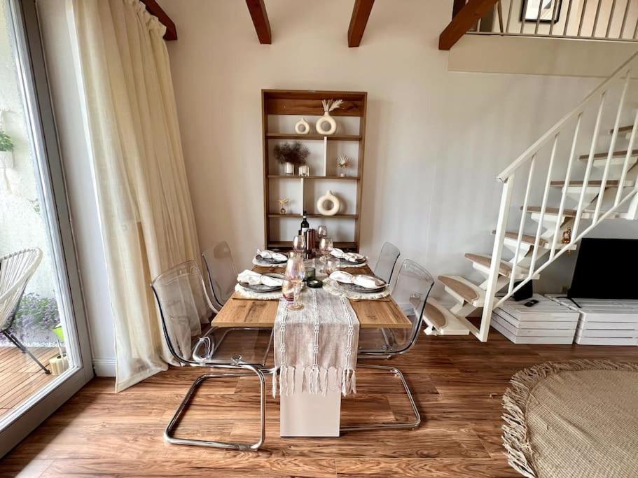 Bali Home Stylische Wohnung Mit Terrasse Шёнефельд Экстерьер фото