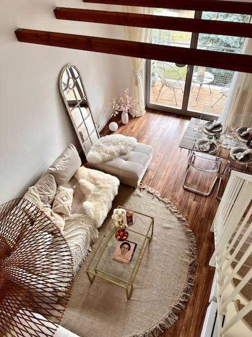 Bali Home Stylische Wohnung Mit Terrasse Шёнефельд Экстерьер фото