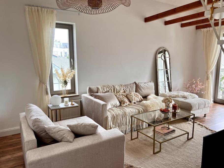 Bali Home Stylische Wohnung Mit Terrasse Шёнефельд Экстерьер фото