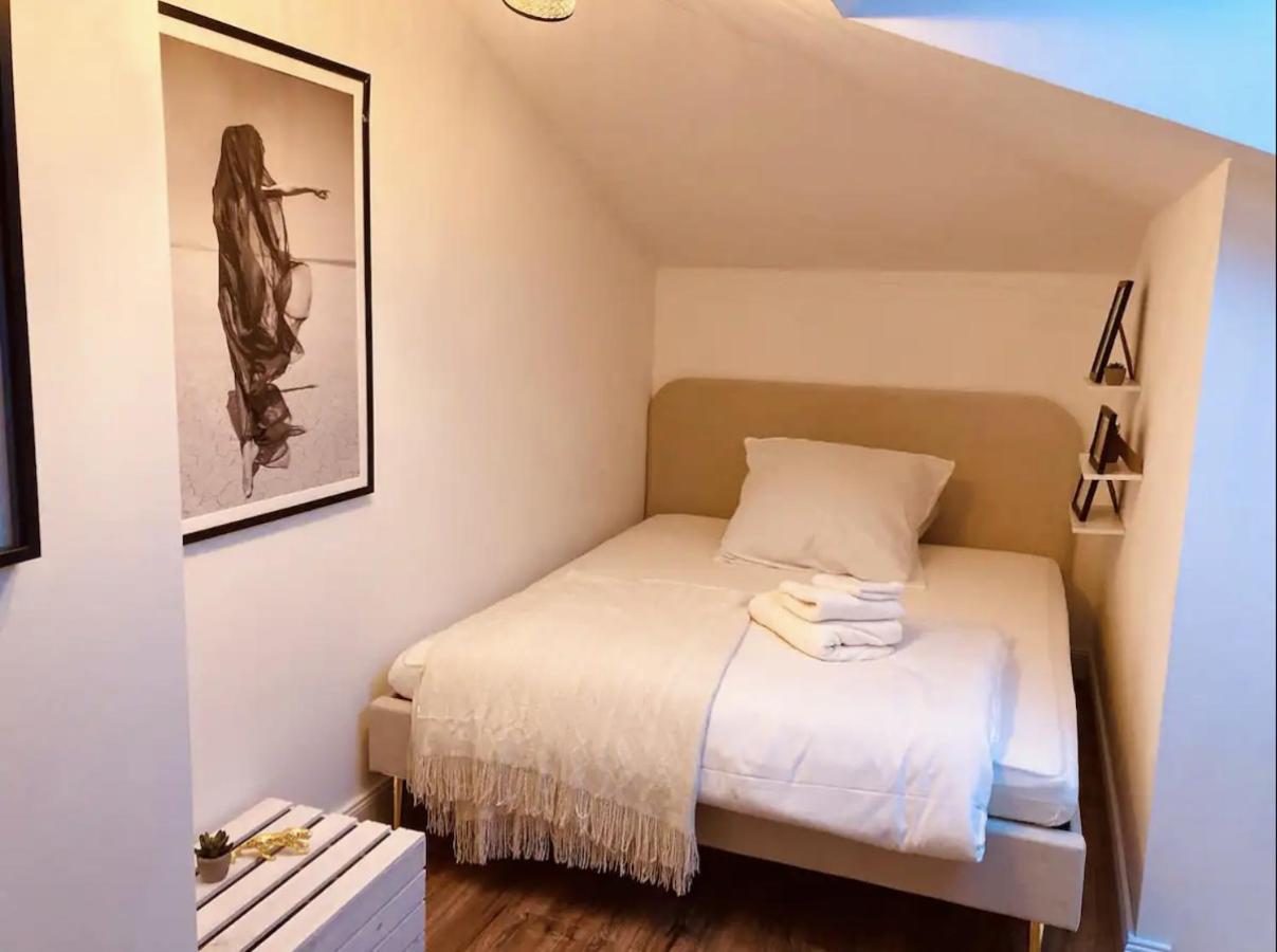 Bali Home Stylische Wohnung Mit Terrasse Шёнефельд Экстерьер фото